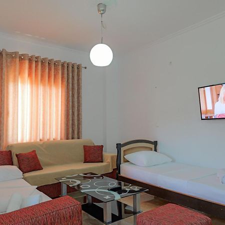 Guesthouse Moonlight Downtown Ксамил Экстерьер фото