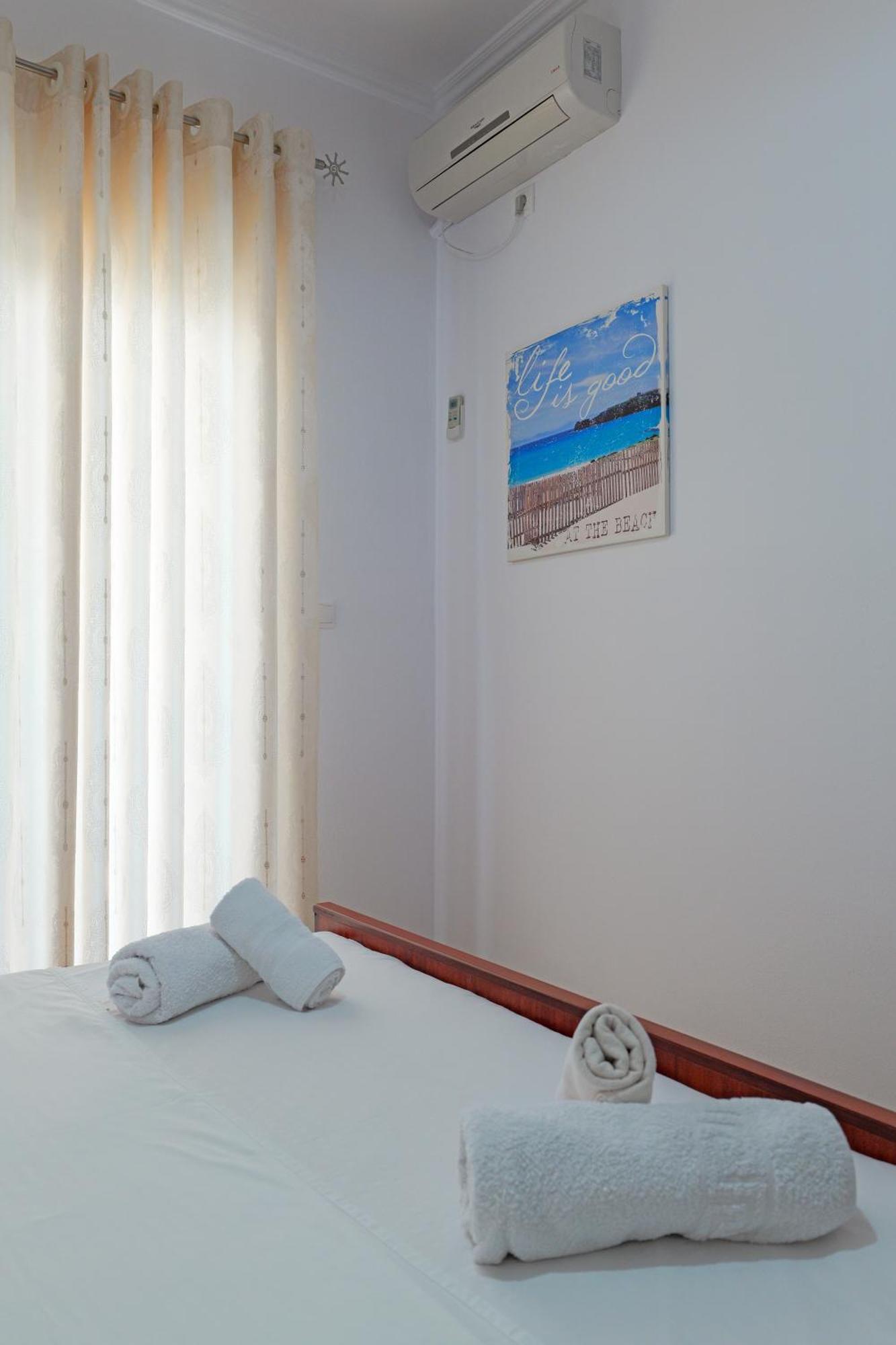 Guesthouse Moonlight Downtown Ксамил Экстерьер фото