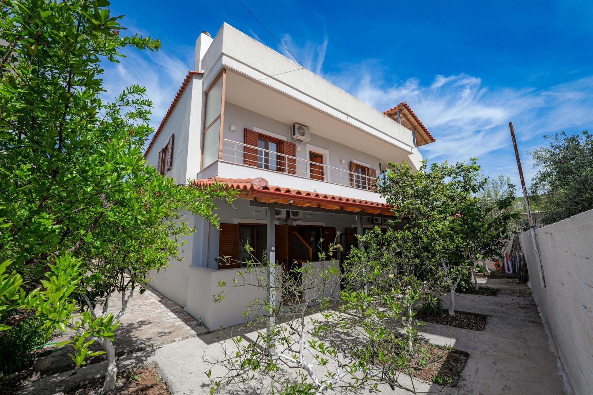 Guesthouse Moonlight Downtown Ксамил Экстерьер фото
