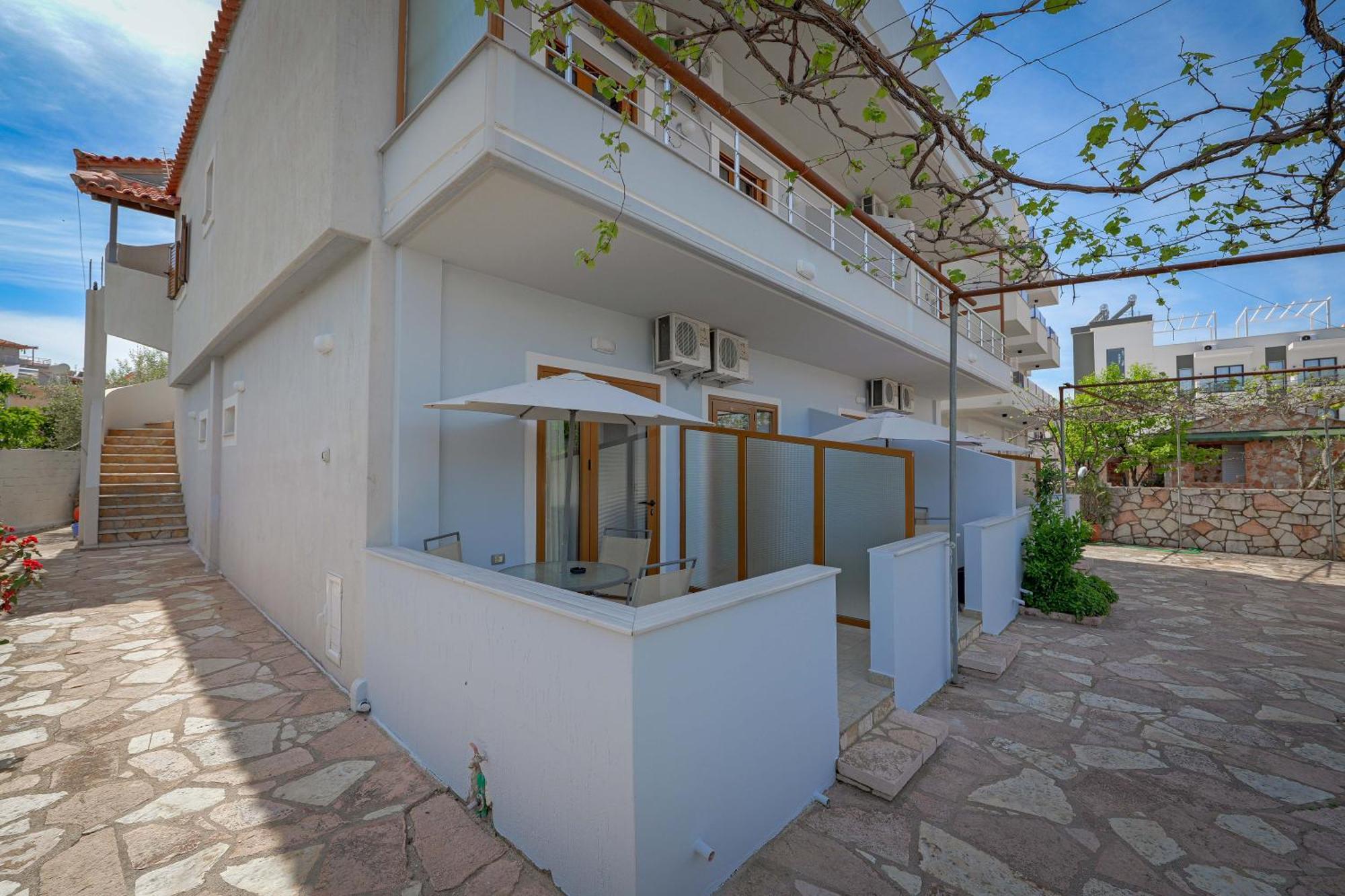 Guesthouse Moonlight Downtown Ксамил Экстерьер фото