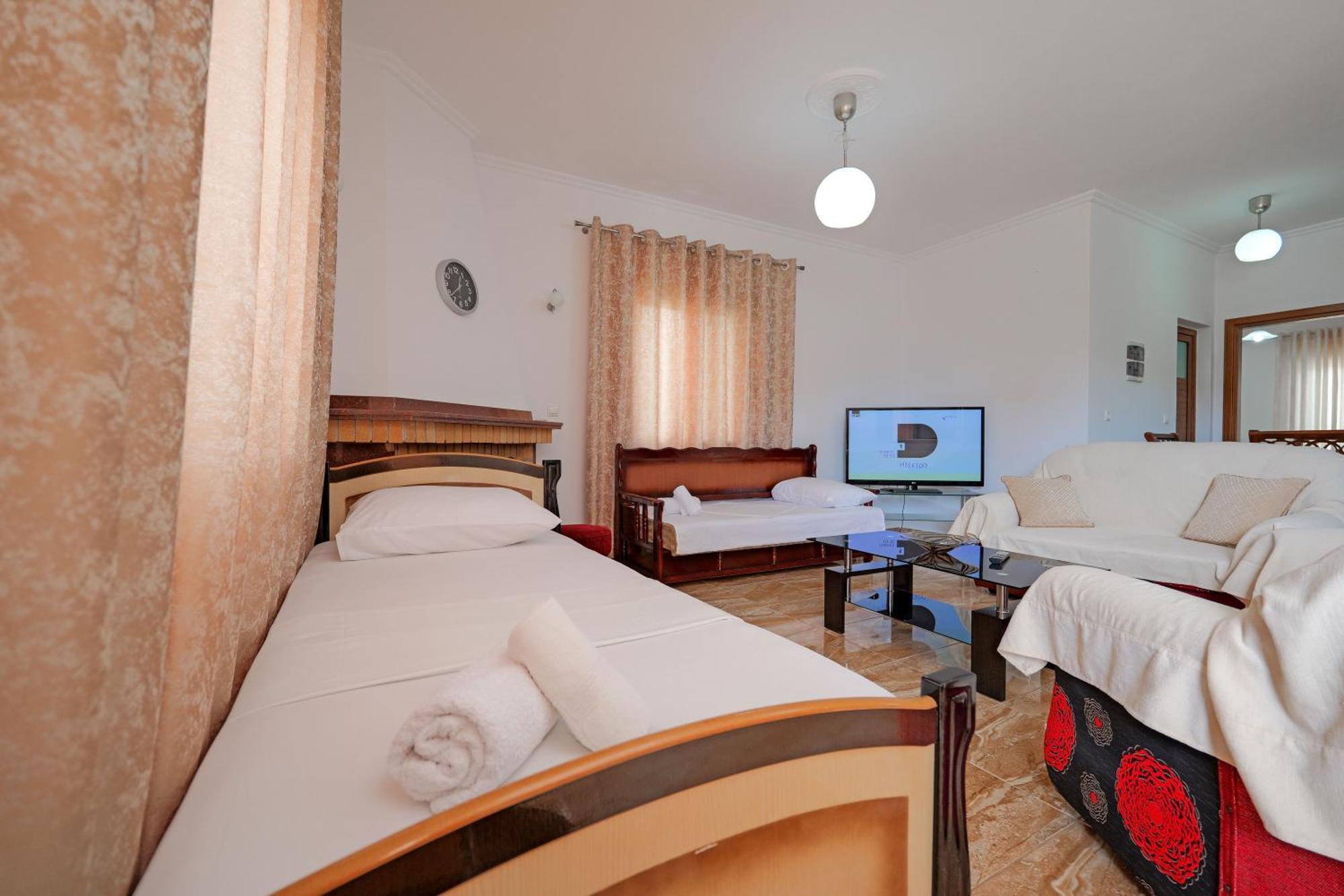 Guesthouse Moonlight Downtown Ксамил Экстерьер фото