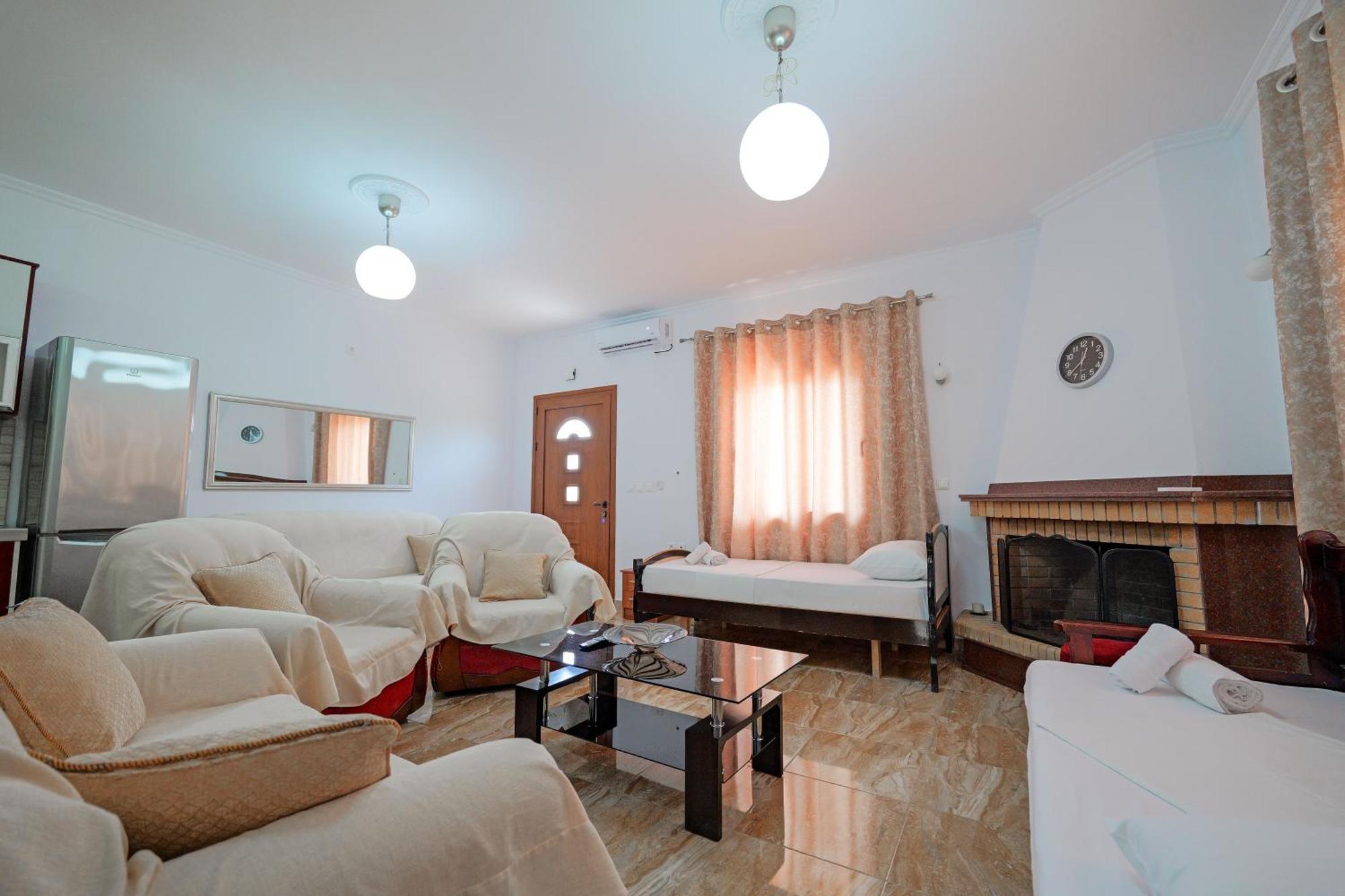 Guesthouse Moonlight Downtown Ксамил Экстерьер фото