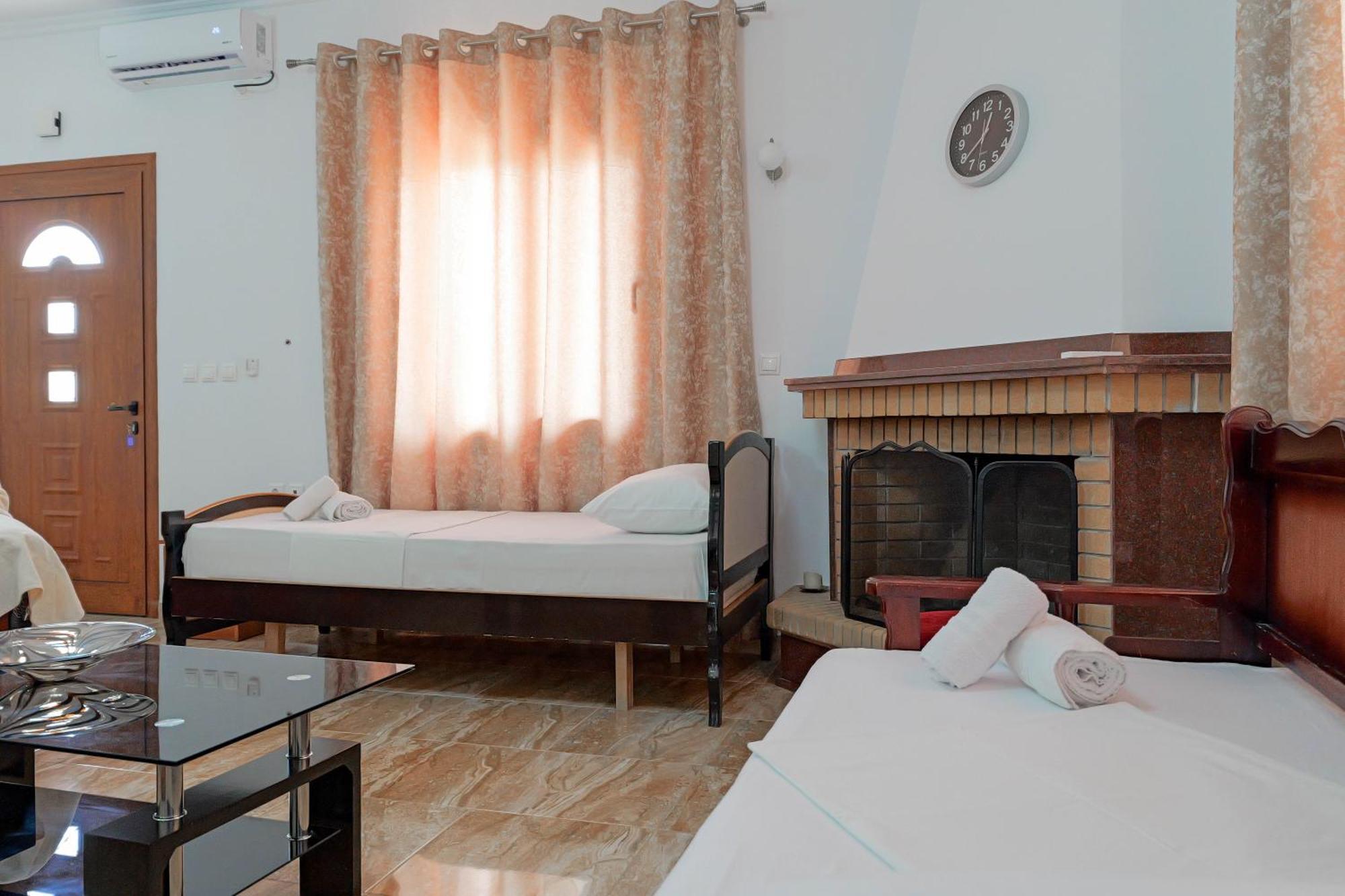 Guesthouse Moonlight Downtown Ксамил Экстерьер фото