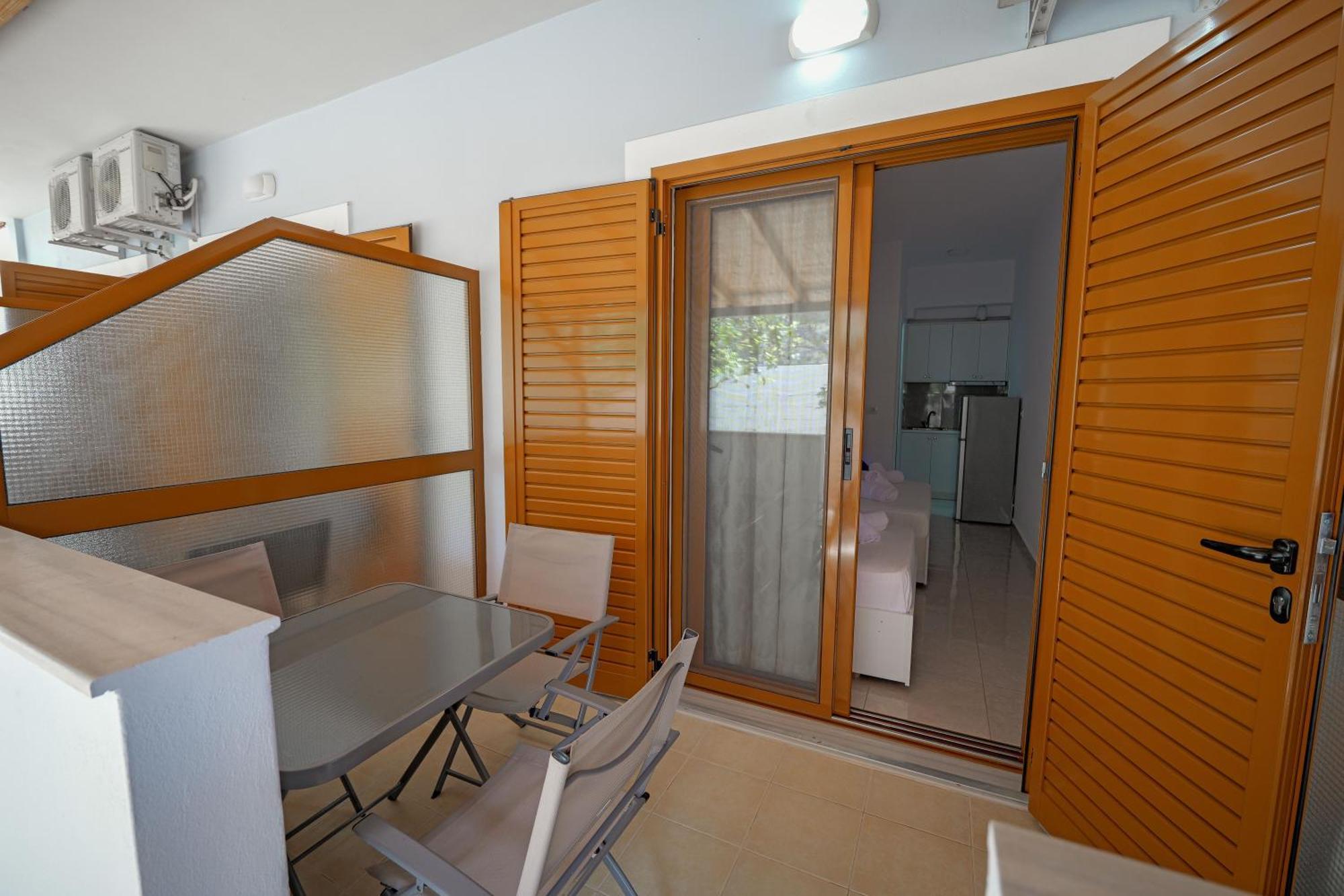 Guesthouse Moonlight Downtown Ксамил Экстерьер фото